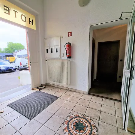 Monteurzimmer Und Apartamento *